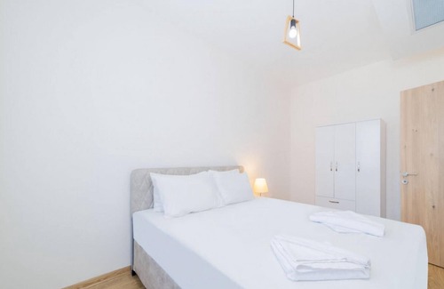 Kepez Apartment | Remarkable Flat with Shared Pool in Kepez