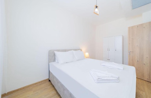 Kepez Apartment | Remarkable Flat with Shared Pool in Kepez