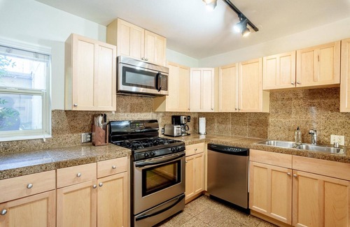 University South Apartment | Remarkable Palo Alto 1BR, nr Dining on University Ave, by Blueground