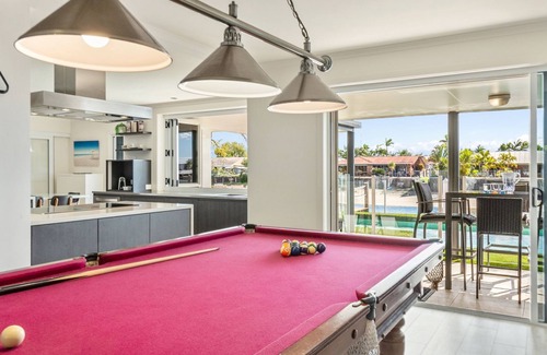 Mooloolaba House | Remarkable Six Bedroom Waterfront Home! Perfect for the extended family