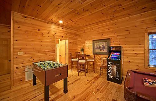 Gatlinburg House | Remember When by Venture Smoky Mountains