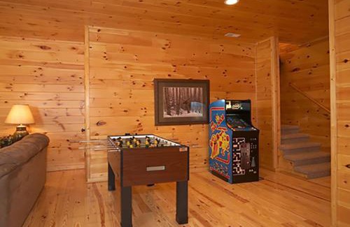 Gatlinburg House | Remember When by Venture Smoky Mountains