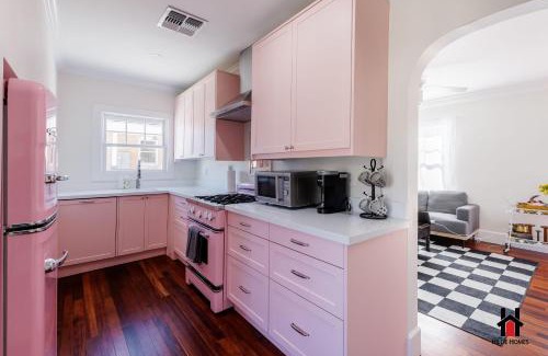 West Second Street Historic District House | Remodeled 1920s Bungalow and Retro Casita, Hammock