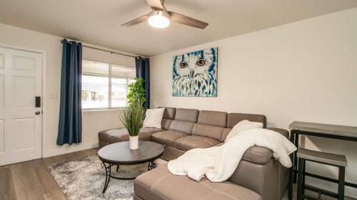 Western Villa House | Remodeled 2 Bdrm w Yard in Old Town Scottsdale