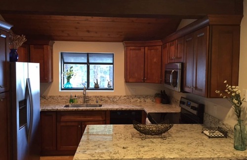 Mammoth Lakes House | REMODELED 2 BR + LOFT/2.25 BA in Mammoth Lakes - Woodlands Complex - Sleeps 8