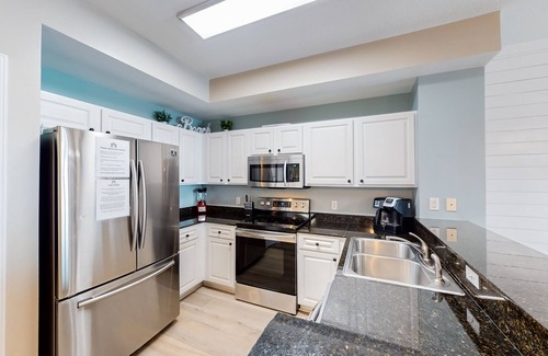 Panama City Beach Condo | Remodeled 21st-floor condo with balcony, views, heated pool, hot tub & gym
