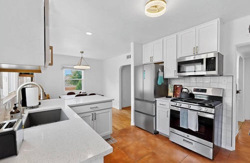 West Park House | Remodeled 2bd/1ba Treasure in Old Town, Patio, AC