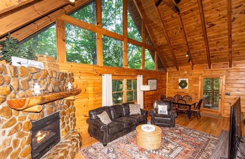 Gatlinburg - Pigeon Forge Cabin | Remodeled 2BR Log Cabin, with Hot Tub, Fireplace, Pool Table, WiFi, and Hatfield & McCoy Tickets!*