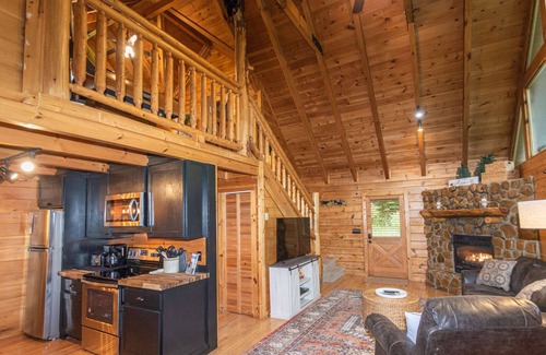Gatlinburg - Pigeon Forge Cabin | Remodeled 2BR Log Cabin, with Hot Tub, Fireplace, Pool Table, WiFi, and Hatfield & McCoy Tickets!*