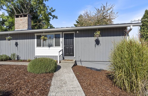 South Westside Apartment | Remodeled 3 bedroom/2 story with AC