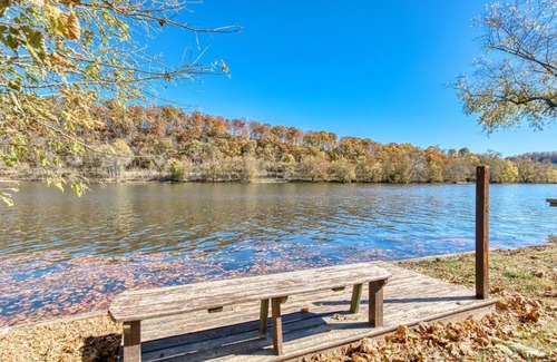 Belspring House | Remodeled, 3 BR, cabin on river