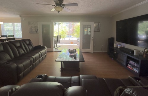 Pooler House | Remodeled 3BR minutes from Downtown Savannah | Pool | Outdoor Kitchen