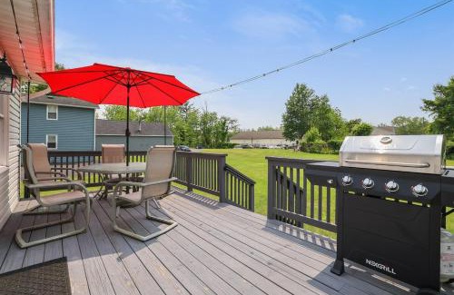 Tannersville House | Remodeled 4BR w Yard, Fire Pit, Near Camelback