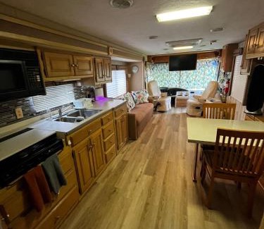 Ludlam Other | Remodeled and Comfortable RV - FREE PARKING