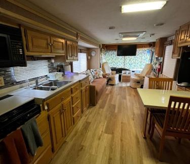 Ludlam Other | Remodeled and Comfortable RV - FREE PARKING