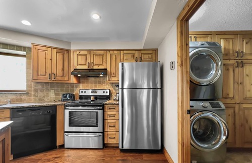 Copper Mountain Village Condo | Remodeled and Spacious Pet Friendly Mountain Condo BE310