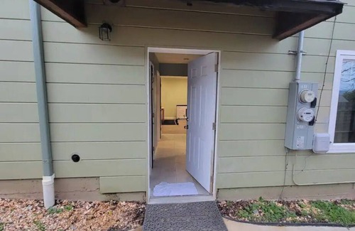 Crockett Apartment | Remodeled Apartment in Crockett! Great for 4