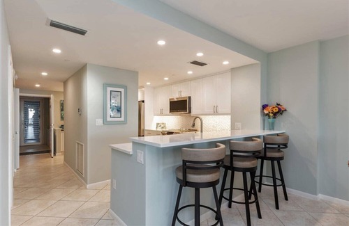 Marco Island Condo | Remodeled Beachfront Condo, Stunning Ocean Views + Private Cabana-Somerset 106!