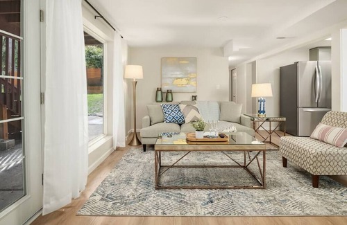 Lake Hills House | Remodeled Bellevue Family home w AC close to everything