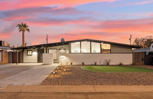 Camelback East Apartment | Remodeled Casita | Heart of Phoenix