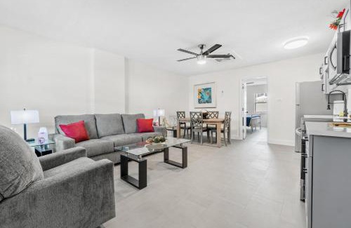 Madeira Beach Apartment | Remodeled Condo in Madeira Beach, 1 Block to Beach Access, Walkable to Restaurants! Fall Promo for Mondays & Thursdays!