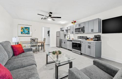 Madeira Beach Apartment | Remodeled Condo in Madeira Beach, 1 Block to Beach Access, Walkable to Restaurants! Fall Promo for Mondays & Thursdays!