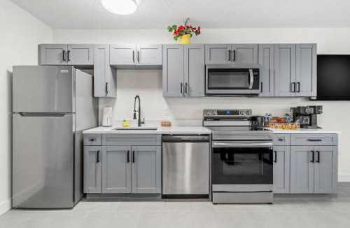Madeira Beach Apartment | Remodeled Condo in Madeira Beach, 1 Block to Beach Access, Walkable to Restaurants! Fall Promo for Mondays & Thursdays!