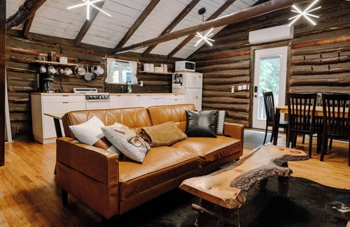 Clarington Cabin | Remodeled Cook Forest Cabin