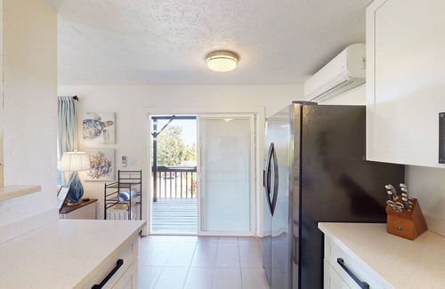 Kihei Cottage | Remodeled cottage with AC, ocean views, yard & lanai - near beach, golf & dining