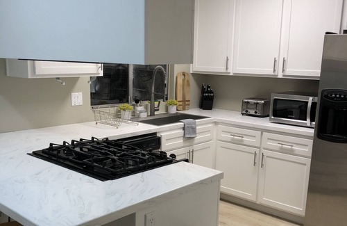 Santa Maria House | Remodeled cozy home - 2 mins from hospital and 15 mins from VAF base-