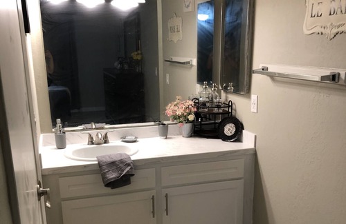 Santa Maria House | Remodeled cozy home - 2 mins from hospital and 15 mins from VAF base-
