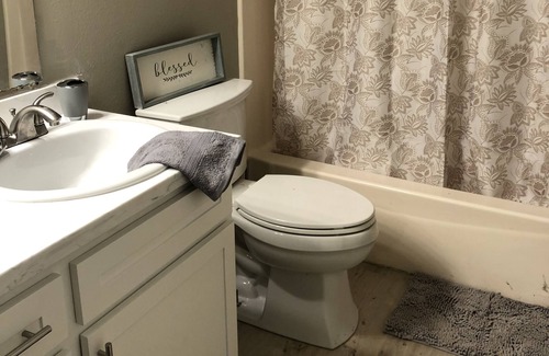 Santa Maria House | Remodeled cozy home - 2 mins from hospital and 15 mins from VAF base-
