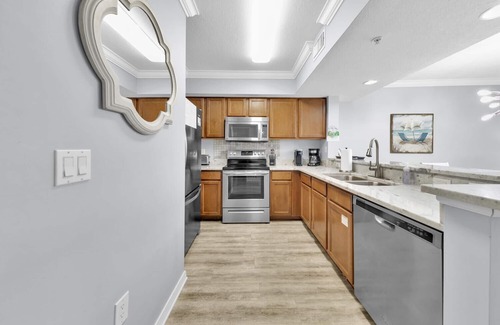 Fort Walton Beach Condo | Remodeled🌴Destin West Bayside 🌞 LAZY RIVER Side ⛵ 7 Pools ⚓ 3 Hot Tubs