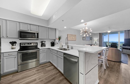 Fort Walton Beach Condo | Remodeled⛵Destin West Bayside🌞 LAZY RIVER 🌊7 Pools⚓3 Hot Tubs