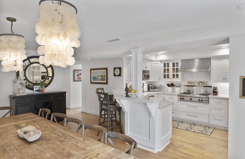 Carpinteria House | REMODELED DREAM Rincon Point Beach-Pups upon approval Hot Tub, Gated Community