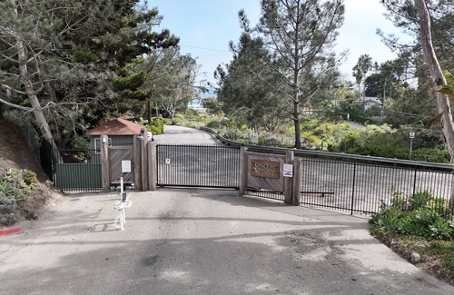 Carpinteria House | REMODELED DREAM Rincon Point Beach-Pups upon approval Hot Tub, Gated Community