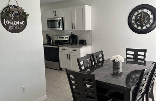 Ruskin Villa | Remodeled Duplex. Close to apollo Beach and places to eat and entertainments.