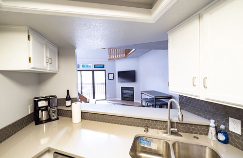 Frisco Condo | Remodeled Frisco Mountain Side Condo - Pool and Hot Tubs/WiFi
