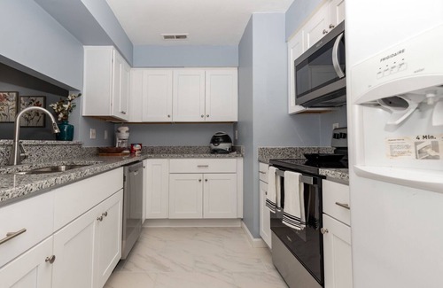Norfolk - Virginia Beach House | Remodeled Gorgeous Townhome 15 min from the beach