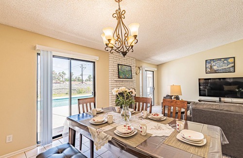 Rancho Oakey House | Remodeled ground floor big pool close to strips & Casinos