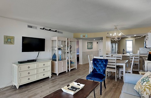Destin Condo | Remodeled Gulf front condo w/private balcony views + resort amenities