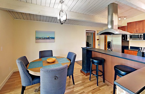 Bainbridge Island House | Remodeled Home: Wood Stove, Patio, Spacious Yard & Kayaks – Steps to Bay