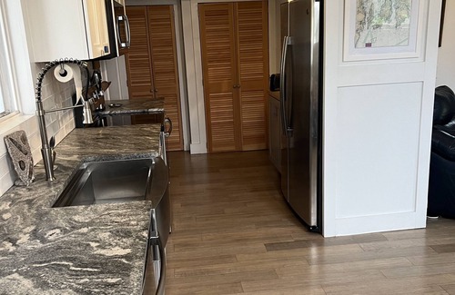 Jamestown House | Remodeled Jamestown beach cottage within walking distance to beach
