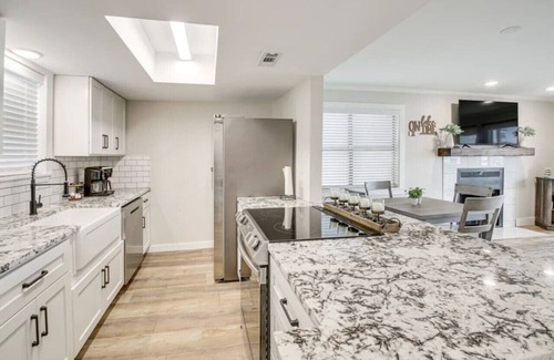 Lake Hamilton House | Remodeled Lakefront Condo w/Dock
