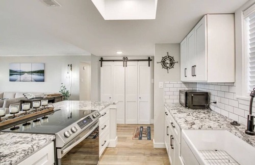 Lake Hamilton House | Remodeled Lakefront Condo w/Dock