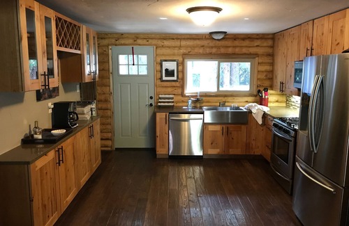 Saint Mary's House | Remodeled log cabin on the creek!