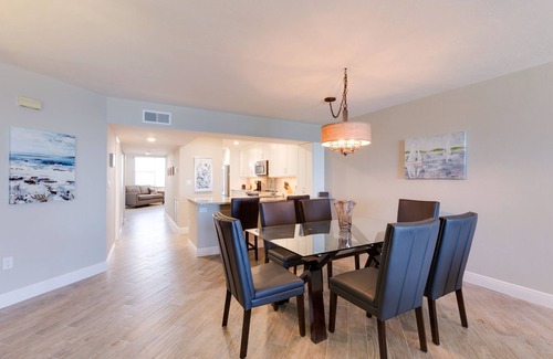 Marco Island Condo | Remodeled - Luxurious Direct Beachfront Somerset Condo-with Den sleeping area