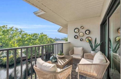 Park Shore House | Remodeled Luxury Condo with Lake Views