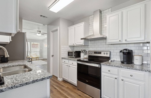 Celina House | Remodeled Modern Private Boutique Getaway! 3bd/2ba