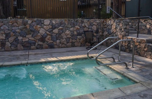 Majestic Pines Condo | Remodeled Modern Mountain Condo 1BR/Loft/2BA with Garage - near village